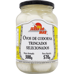 Pote de vidro com 300 gramas de ovos de codorna brancos e descascados, mas selecionados por conterem rachaduras, da marca Serra do Mar.