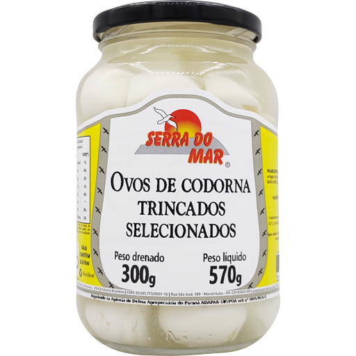 Pote de vidro com 300 gramas de ovos de codorna brancos e descascados, mas selecionados por conterem rachaduras, da marca Serra do Mar.