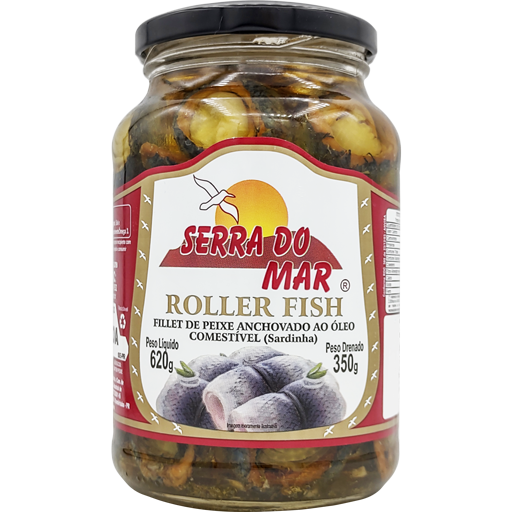 Pote de vidro com 350 gramas de roller fish, um filé de sardinha enrolado em um pequeno pedaço e cebola e conservado no óleo, da marca Serra do Mar.